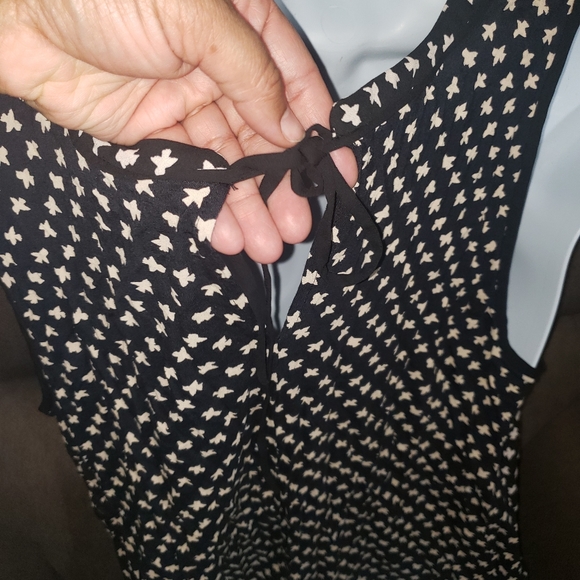 Loft brand women's sleeveless top size XL Black and taupe color with bird prints - Picture 4 of 8